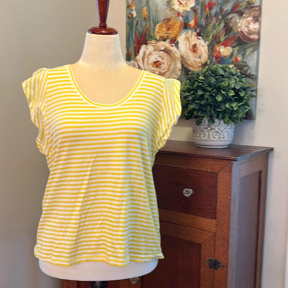 Cabi # 5748 "Daisy Top" Yellow/White Short Flutter Sleeve Top Sz M